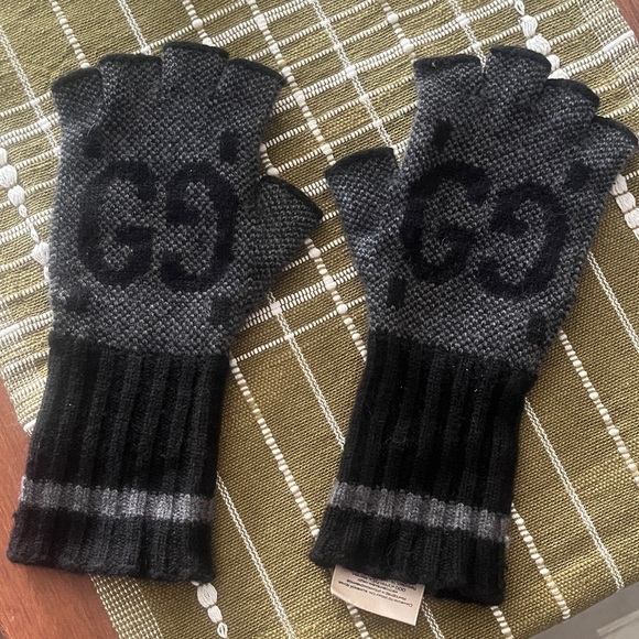 Gucci Gray & Black Fingerless Wool Gloves